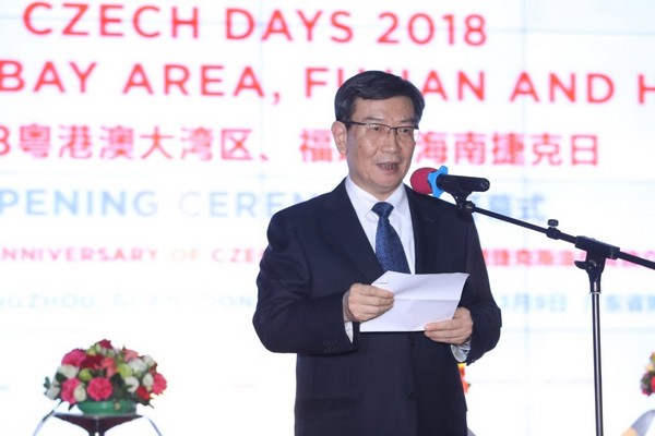 广东省副省长黄宁生在开幕式上致辞